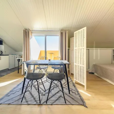 Camarata Flat By Mth Daire