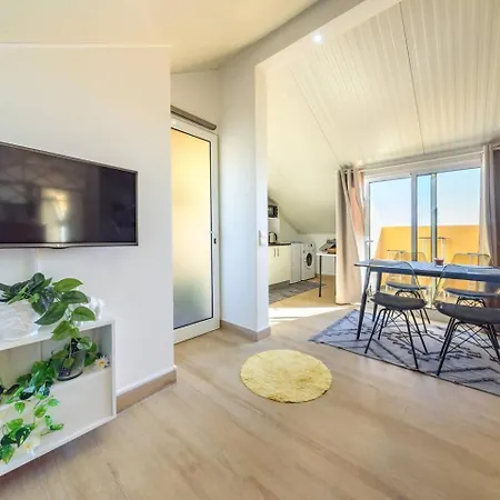 Camarata Flat By Mth Campanário