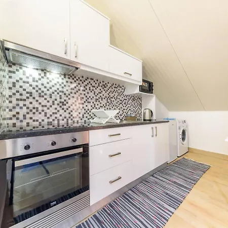 Camarata Flat By Mth *