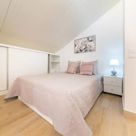 Camarata Flat By Mth Campanário