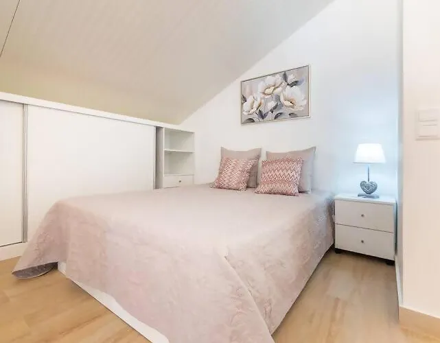 Camarata Flat By Mth Campanario